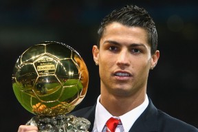 “高新区全民健身馆：短柄墙球赛场，赛出新高度，看选手如何用脑力破局”