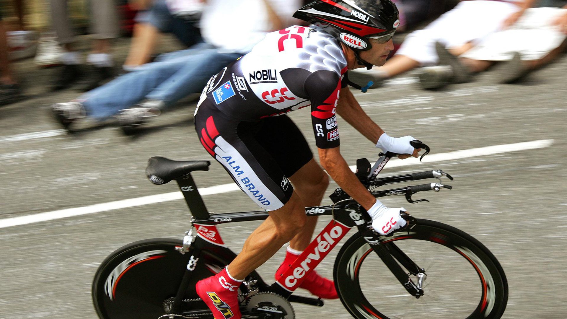 “金牛区城北体育馆：运动舞蹈赛场精彩连连，舞者们挑战节奏与力量极限”