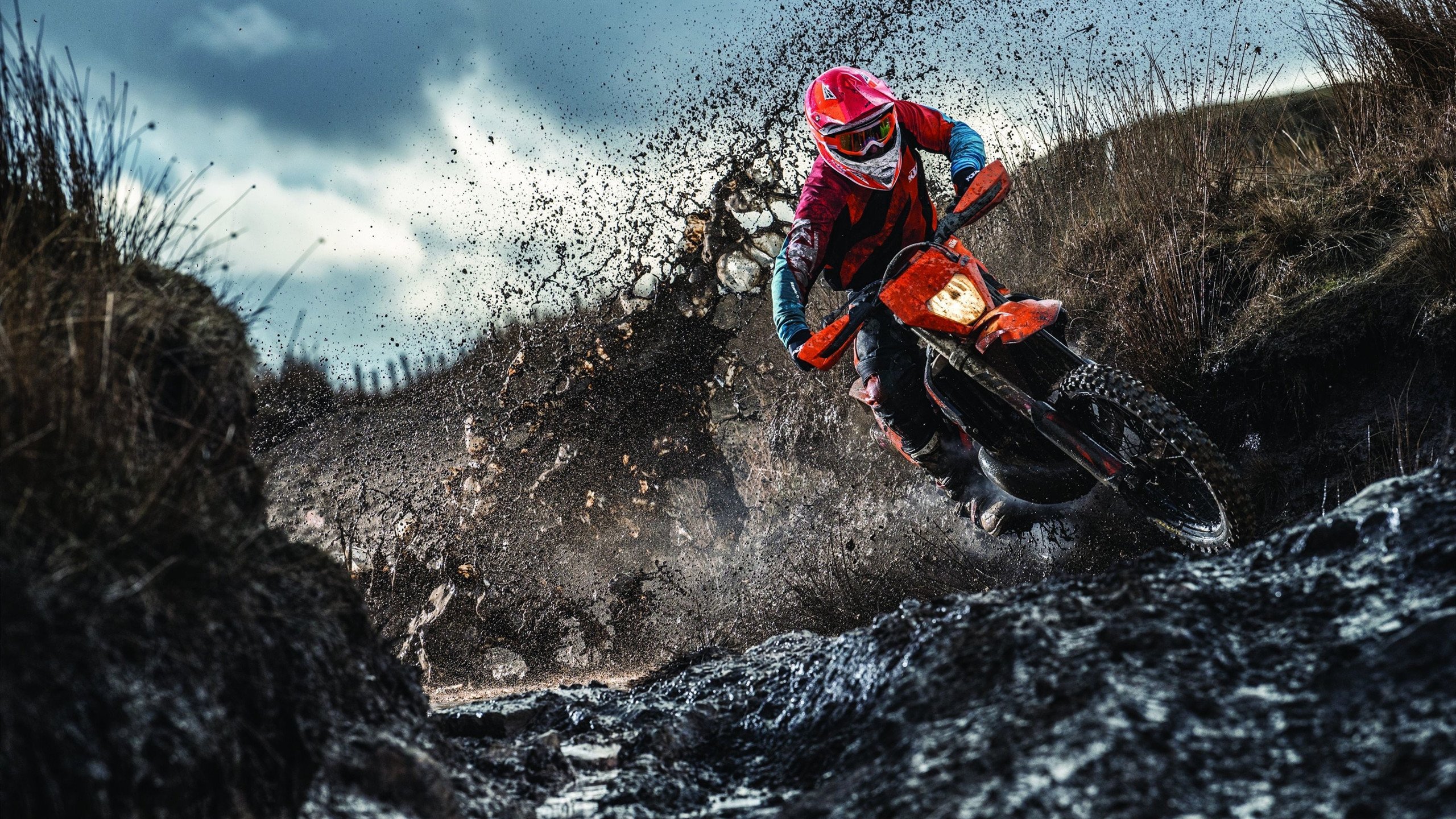 火箭三分线外手感火热连续命中关键球，火箭连续三分不中