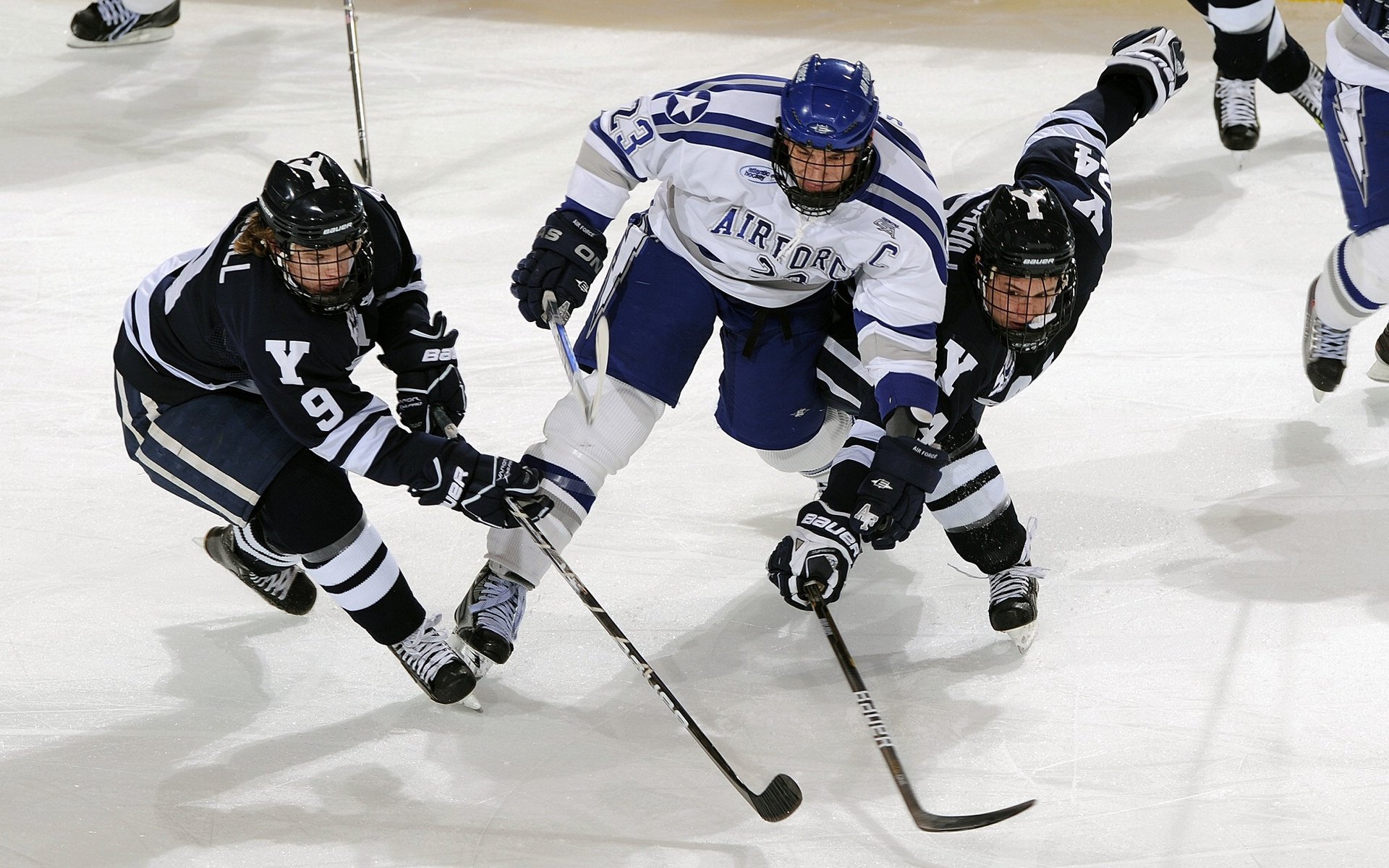 英超青训营采用虚拟现实技术强化战术理解，英超本队青训